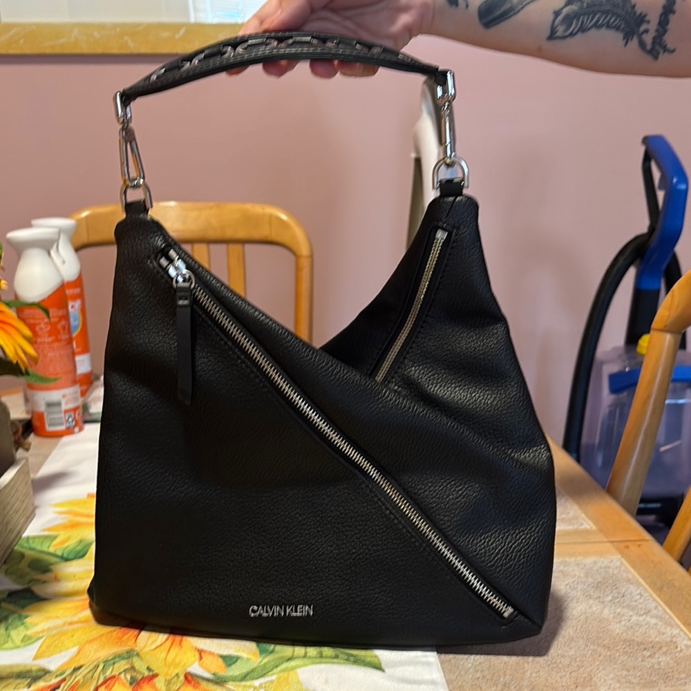 Calvin Klein Black Shoulder Bag Sleek Modern Design